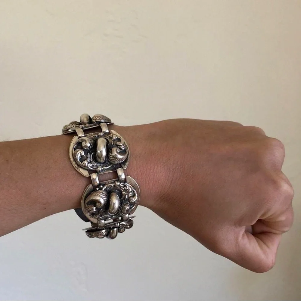 Rare Baroque Design 3D chunky antique bracelet - Picture 1 of 9